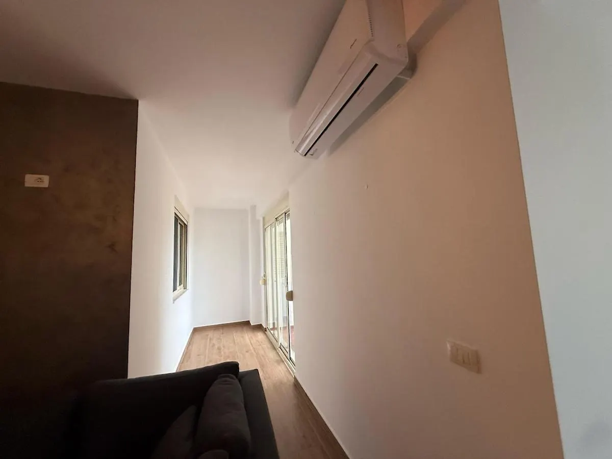 Gold Apartament Durres 0*,